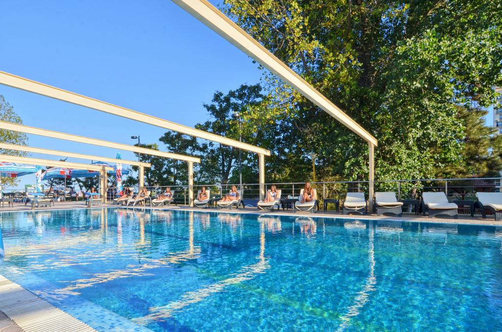 Queen Vera Hotel