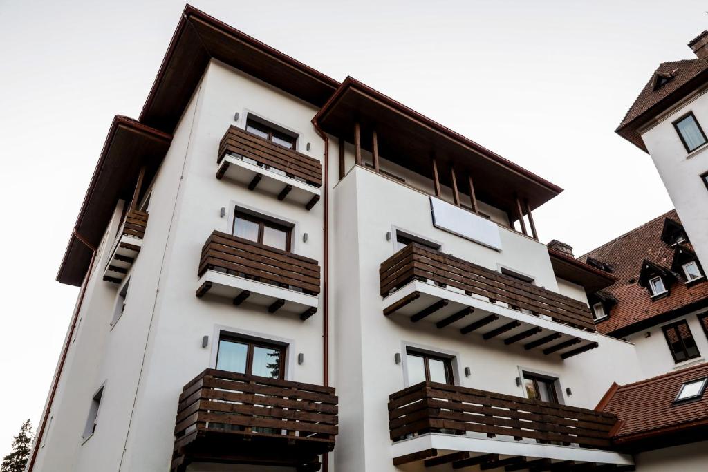 Elexus Apartments