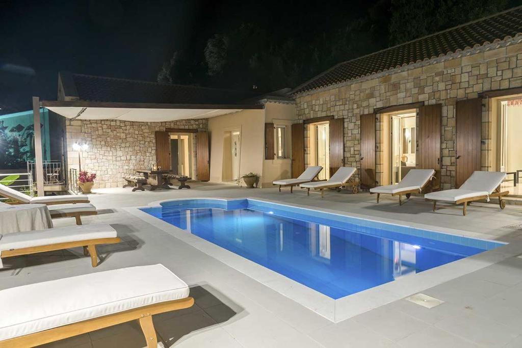 Monambeles Villas